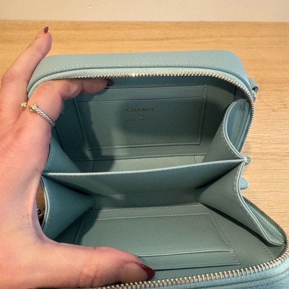 Chanel small teal filigree vanity crossbody bag - Picture 9 of 11